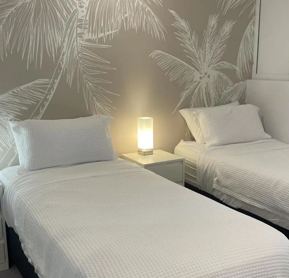 Azzure Escape Apartment Kawana Waters Australia